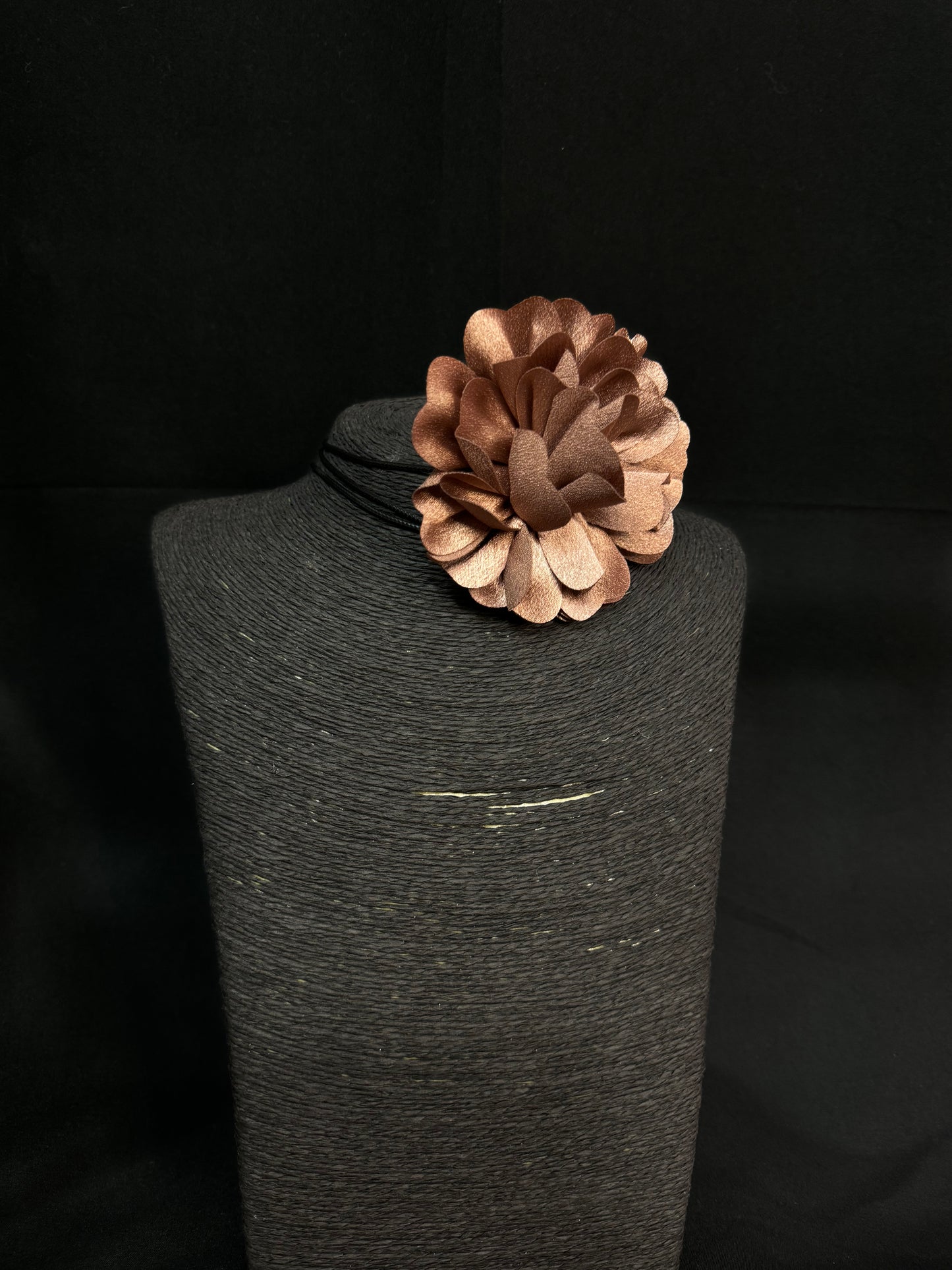 CHOKER FLOWER